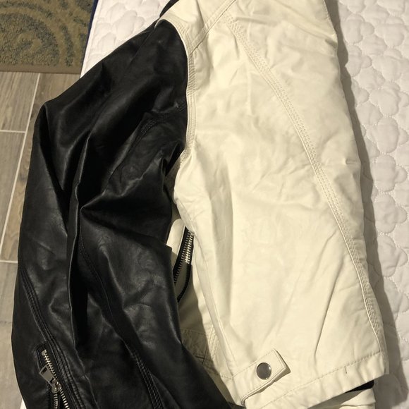 Ladies jacket - Picture 2 of 5